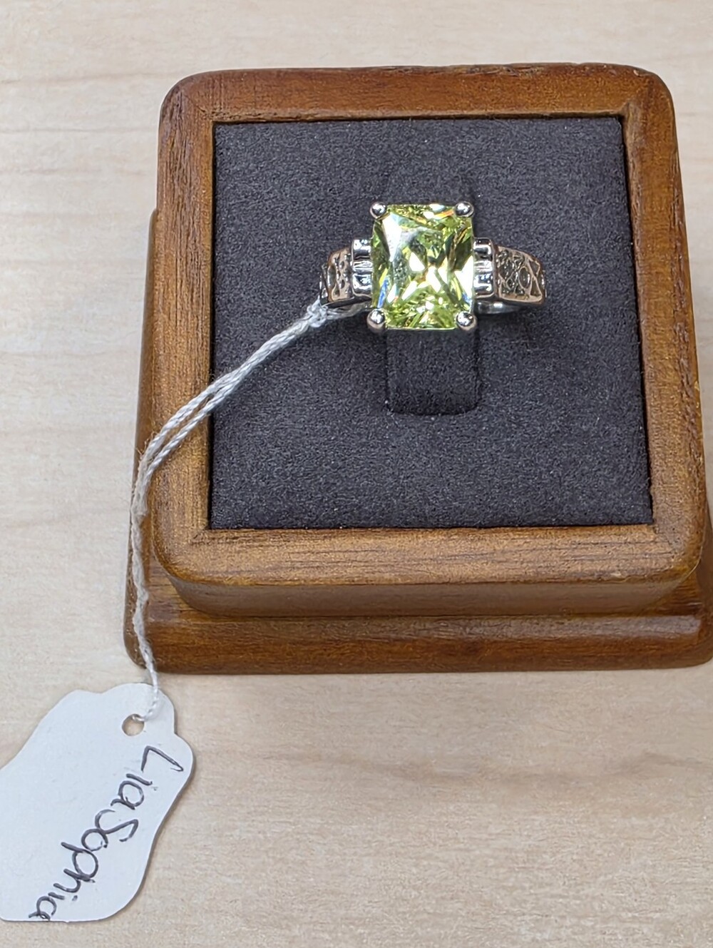 Vintage Lia Sophia Appletini Statement Ring Lime Green Emerald Cut Approx Size 6